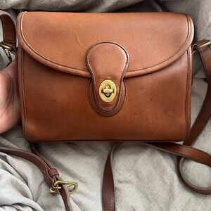 Vintage Coach Devon in British tan 9908